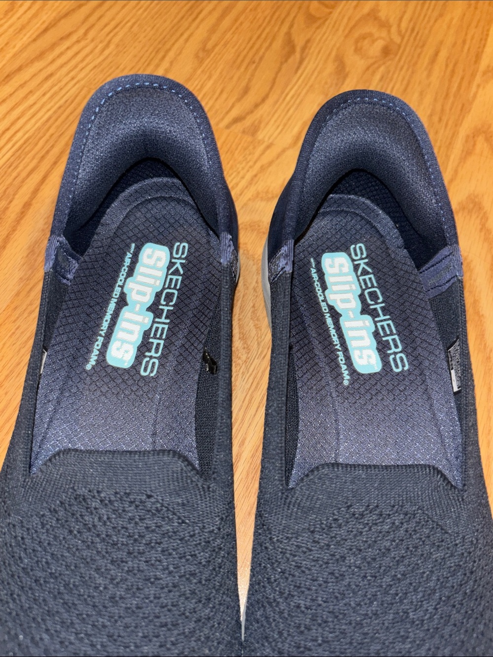 Skechers Slip- Ins with Air-Cooled Memory Foam and Stretch to Fit. Womens Sz 8.5